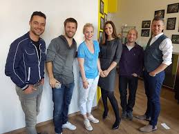 A cég tulajdonosa wieber tamás és wieber orsolya. O Volt Zsu A Viva Tv Musorvezetoje A Barna Szepseg Most Igy Nez Ki Hazai Sztar Femina