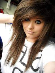 I Like How Even Tho She Doesn T Have A Bright Color She Still Looks Rocken Blonde Scene Hair Brown Scene Hair Scene Hair