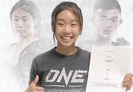 She has siblings named shyenne, jonah, evionn and lucky. Atomweight Champion Angela Lee S Younger Sister Victoria Signs With One Championship Mma Crossfire