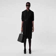 Abito realizzato in morbida georgette di seta decorata da una stampa ad effetto acquerello, con piccole rouches in vita e spalline sottili. Abito A Maniche Lunghe In Georgette Di Seta Con Spalline Nero Donna Burberry