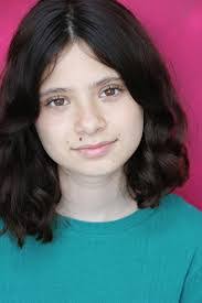 Isabel Dow's Instagram, Twitter & Facebook