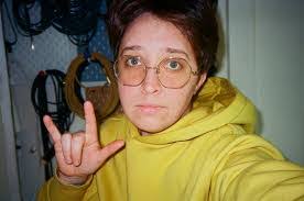 Molly Hannah's Instagram, Twitter & Facebook