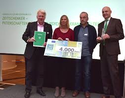 Februar, freut sich über starke teilnehmerfelder in allen elf disziplinen. Fotostrecke Viele Gluckliche Empfanger Bei Der Verleihung Des Forderpreises Soziale Stadt Der Psd Bank Dortmund Nordstadtblogger