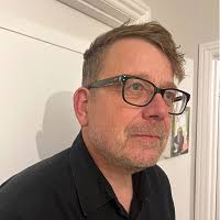 A list of who Simon Hallam is following