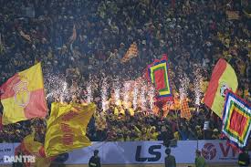 Clb nam định cho trình làng cả 3 ngoại binh gramoz, rodrigo và wesley trong khi lâm anh quang đeo băng đội trưởng và chỉ huy hàng thủ 4 người. Jfr6co Jiqmqam