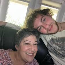 tbh have no idea what to caption this. Just wanted to post. Also,  apparently you can do polls now? #finallysummer #imissmygirlfriend  #ineedabeer #ilovemyjob