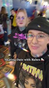 Disfrutando del amor en rollerskating