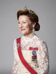 Sonja (sånn ja!) sonja (sånn ja!) vil du gjøre noe riktig, er min veiledning viktig. Dronning Sonja Det Norske Kongehus