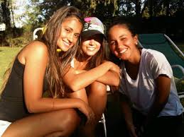Both she and victoria beckham married soccer superstars. Leonella Hermanas Roccuzzo