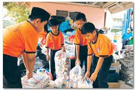 Suntuk benar campur capek sisa menggarap mama tadi malam. Kitar Semula 2016