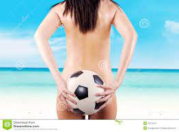 Nackte Mit Einem Fußball am Strand Stockbild - Bild von mode, hüften:  39116041