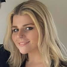 Alyson Nagy's Instagram, Twitter & Facebook