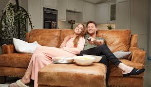 (redirected from celebrity gogglebox (uk tv series)). Revealed How Much Gogglebox Celebrity Stars Earn On Social Media
