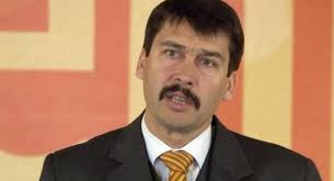 Kövér lászló (már bajusz nélkül) és balog zoltán az opera újévi. Ader Janos Lesz A Koztarsasagi Elnok Amerikai Nepszava Online