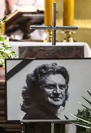 Kilka słów nie o artyście. Rodzina Zegna Zbigniewa Wodeckiego Mamy Przemowienie Zony I Dzieci Zbigniewa Wodeckiego Z Kosciola Mariackiego Gala Pl