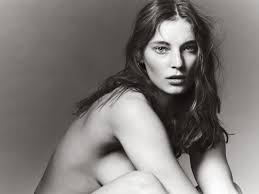 Hi my name is laura. 44ii T287urzkm