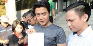 Ia hanya membutuhkan sosok perempuan yang cocok dengan dirinya. Kris Hatta Beri Bocoran Siapa Sosok Wanita Yang Dipacarinya Sekarang Kapanlagi Com