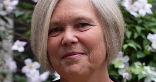 På det symbolske plan er der noget særligt fint i, at sneen kommer lige ved  indgangen til det nye år«