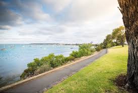 Da, rippleside park motor inn nudi gostima uslužni minibus do aerodroma. Walk Eastern Beach To Rippleside Park Vue Geelong Apartments