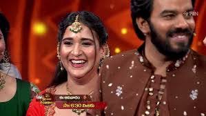 Anna Hand's Instagram, Twitter & Facebook