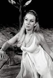 Helen mirren age hellen miren morgana le fay old celebrities beauté blonde tv movie dame helen photo star actrices sexy. Dame Helen Mirren Britain S Carefree Bombshell Another