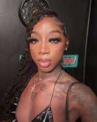 Carrie Grayson's Instagram, Twitter & Facebook