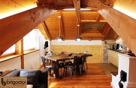 Total wood, si, ma anche grandi vetrate e tecnologie per minimizzare l'impatto ambientale: Casa Paola E Enrico Arredamenti In Trentino Alto Adige Falegnameria Brigadoi
