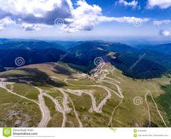 Transalpina practicabila in regim de santier. Transalpina Strasse Und Ranca Stadt In Rumanien Stockfoto Bild Von Nave Asphalt 97284098