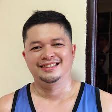 The ties were black, the lies were white 🎶🎵 Pop superstar Taylor Swift  recently turned her profile pictures