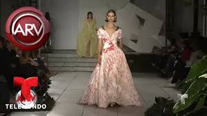 Las claves de la industria de la moda de la última semana: Carolina Herrera Presenta Disenos Para Primavera Verano 2018 Al Rojo Vivo Telemundo Youtube