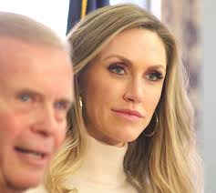 Lara Tump makes stop in Monroe