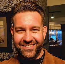 Jonny Freeman's character Reiss is so intriguing, I have no idea the  direction writer's are taking him. 🤷🏻‍♂️