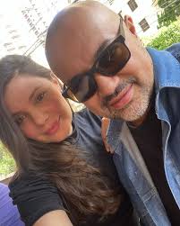 Apresentando meu novo baixo Strinberg modelo Next HBN5, um instrumento que  entrega potência sonora e versatilidade. Meu agradecimento especial ao  @northonvanalli da Sonotec e à Strinberg, parceiros fiéis nessa jornada  musical.” Segue