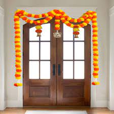 Amazon.com: Divyakosh 人造萬壽菊蓬鬆花朵花環門托蘭套裝/門懸掛,適用於裝飾與Ganesha(約100 X 152  公分)(黃色和深橙色) : 居家與廚房