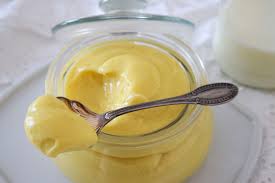 Preparare una capsula di grand cru roma o ristretto decaffeinato e aggiungere la farina e successivamente il restante latte freddo per impedire la formazione di grumi. Crema Pasticciera Lucake