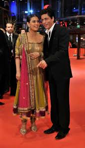 2, 1965, shah rukh khan was the son of a transport company owner and a magistrate. Kajol Shahrukh Khan Mode Fur Frauen Mode Frau
