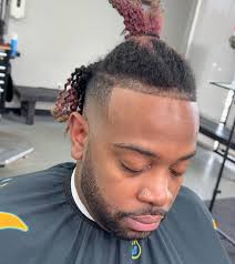 Is his hairline even straight❔🧐 ——————————————— ✂️ Isaiah