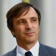 Qualche mestatore imbecille ha rimesso in circolo la panzana secondo cui  nel 1992 avrei intervistato Beppe Grillo che scendeva dal panfilo Britannia  nel porto di Civitavecchia. Intervenga