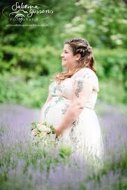 Was macht diesen brautstrauß so zauberhaft? Romantische Hochzeit Zu Dritt Im Brautkleid Von Gerrys Brautmoden Gerrys Brautmoden Und Festmoden Neuss Bei Dusseldorf