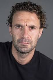 Luke Dean's Instagram, Twitter & Facebook