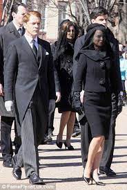 Natalie Portman Wears Black Veil And Chic Jacket As Jackie Kennedy For New Movie Daily Mail Online Jackie Kennedy Tribal Dresses African Black Dresses Classy