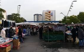 Ils se prennent tous pour des durs. Aulnay Le Marche Des 3 000 Demenage Avant La Demolition Du Galion Le Parisien