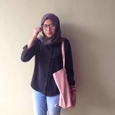 Tapi buat kamu pecinta denim, bukan berarti nggak bisa pakai denim saat ke kampus kok. Ootd Hijab Simple Ke Kampus Hijab Converse