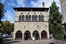 Dicotylédones constitué d'une large racine verticale, la racine pivotante, qui donne naissance à des racines secondaires. The 10 Best Things To Do Near La Racine La Moelle Figeac