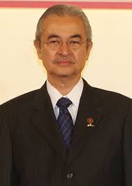 Dilahirkan di kuala lipis, pahang, najib merupakan anak sulung tun abdul razak hussein dan toh puan rahah mohamad noah.ia juga sepupu menteri datuk hishamuddin tun hussein. Abdullah Ahmad Badawi Wikipedia