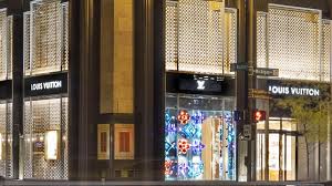 Browse among the latest trends in fashion, find the best items to your taste. Store Locator Louis Vuitton Usa