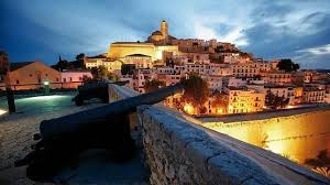 Ibiza De Dia Y De Noche Lo Que No Hay Que Perderse Ibiza Ibiza Isla Lugares Hermosos
