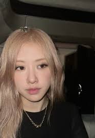 Briana adlı kullanıcının rosé🖤 panosundaki Pin