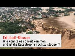 In der besonders schwer betroffenen region um erftstadt räumt die bundeswehr mit radpanzern auf. U1r1litwu36yqm