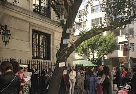 Sebbene sia stato fatto ogni ragionevole sforzo per garantire l'accuratezza delle informazioni, il nostro sito non è responsabile per eventuali errori od omissioni contenute in esso, e non accetta. L Italia Rampante A New York Celebra La Repubblica Con Calvino La Voce Di New York